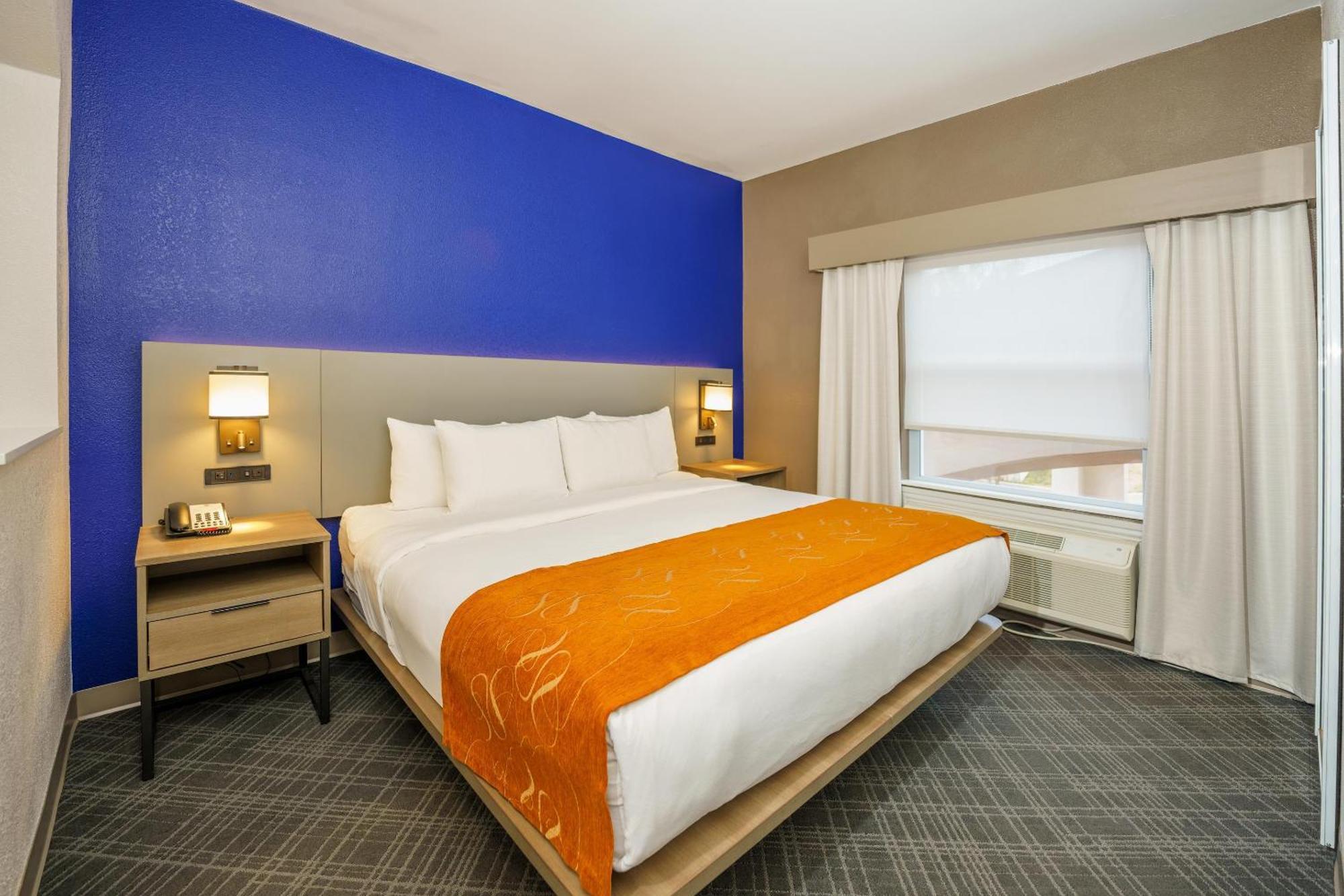 Comfort Suites University Drive Колледж-Стейшн Экстерьер фото